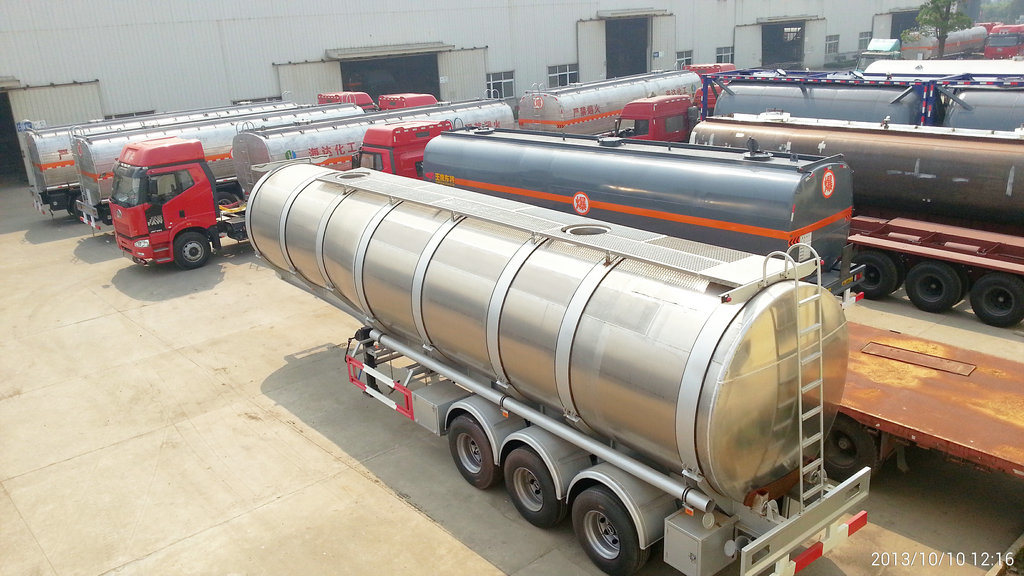 Stainless Steel 304 Food Oil Tanker Semi-Trailer 3 Axles Tank Capacity 45000L to 52000L Shell Polished
