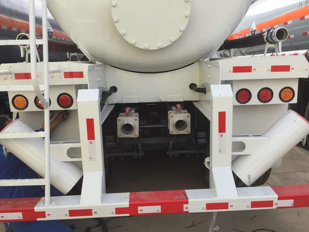 Tri Axles Vcuum Sewage Tank Tanker 25m3