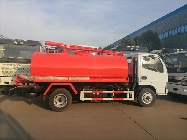  Dongfeng Septic Tank , Cesspit , Cesspool Sewage Suction Tanker Truck 5000liters 