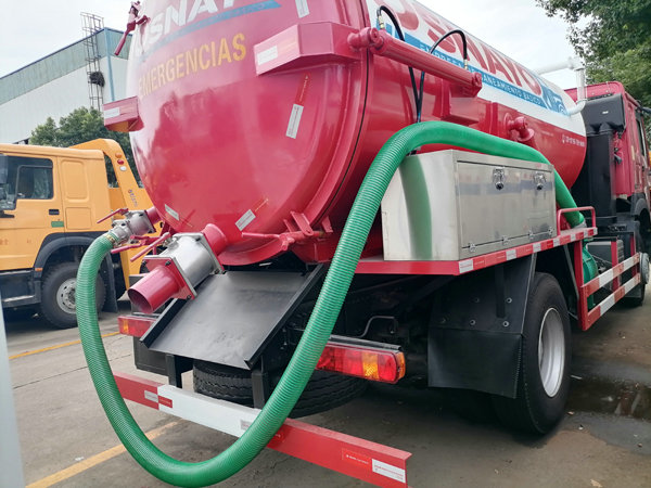 Sinotruck HOWO Vacuum Sewage Suction Septic Tank Truck (1)