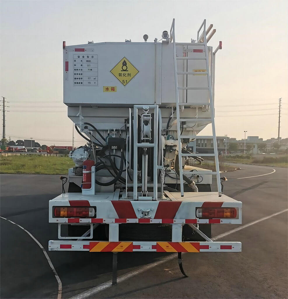 HOWO HEAVY ANFO TRUCK (3)