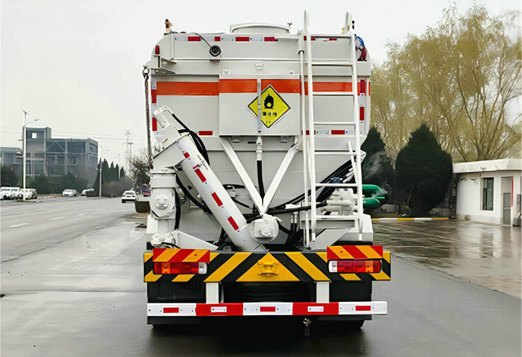 Heavy ANFO Explosive blended trucks (10)