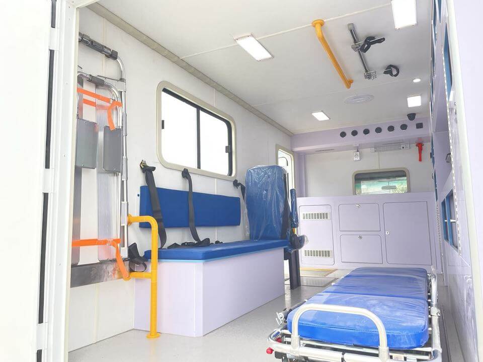 Customizing ISUZU Mobile Clinic Truck Offroad 4X4 Ambulance 