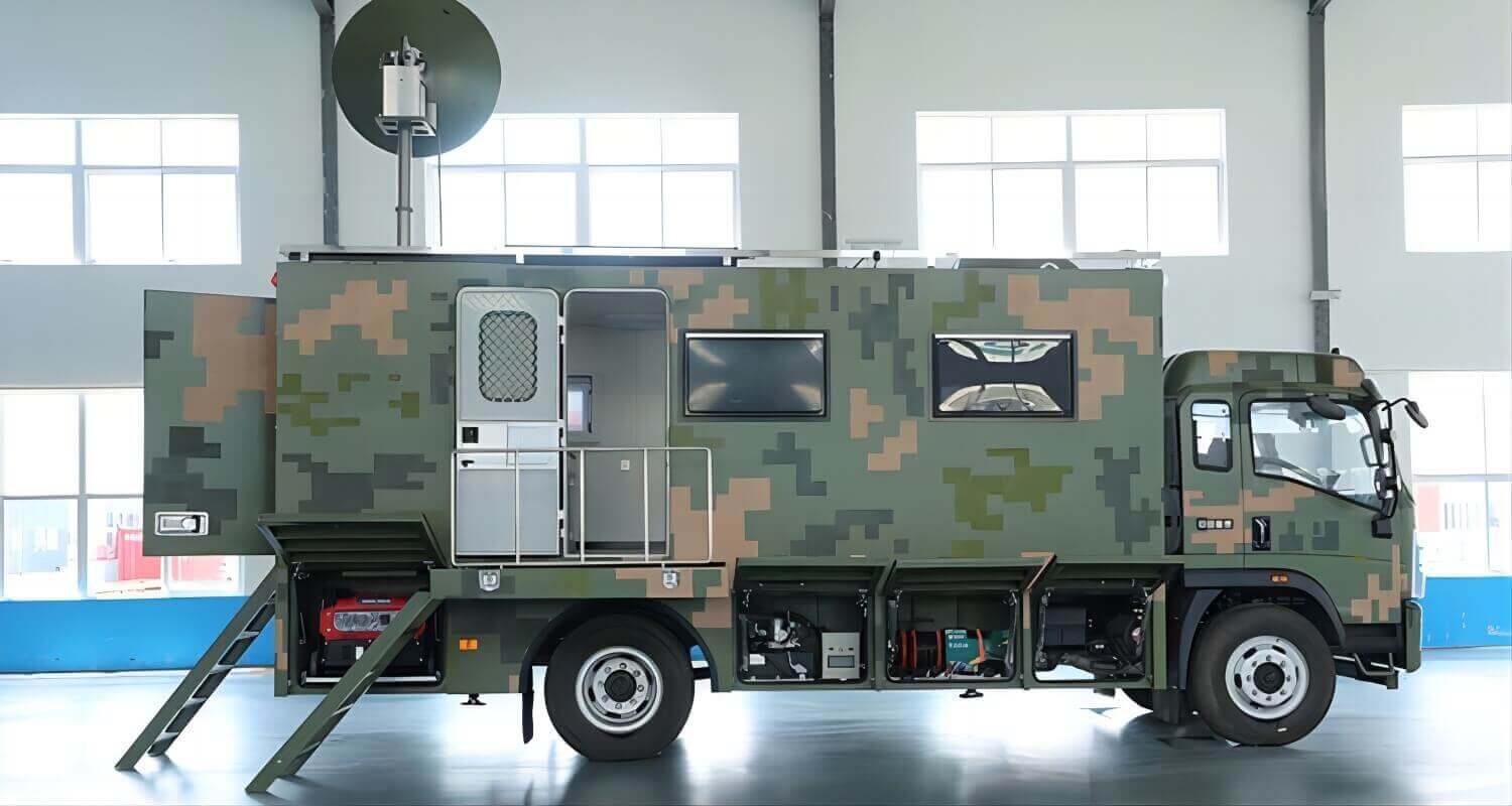 HOWO Customization Communications Command Vehicle (5)