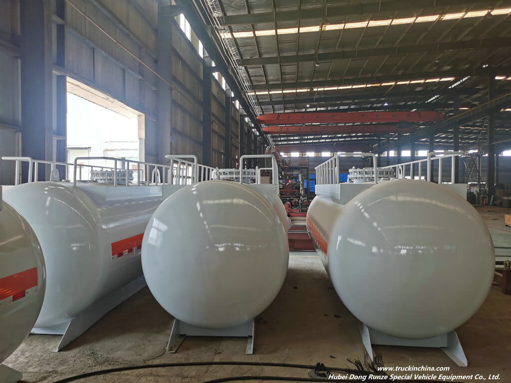 Hydrofluoric Acid transport tanker (12)