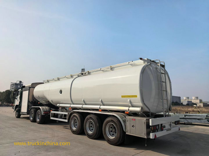 FAW HOWO DFAC Truck aircraft refuelling vehicles (5)
