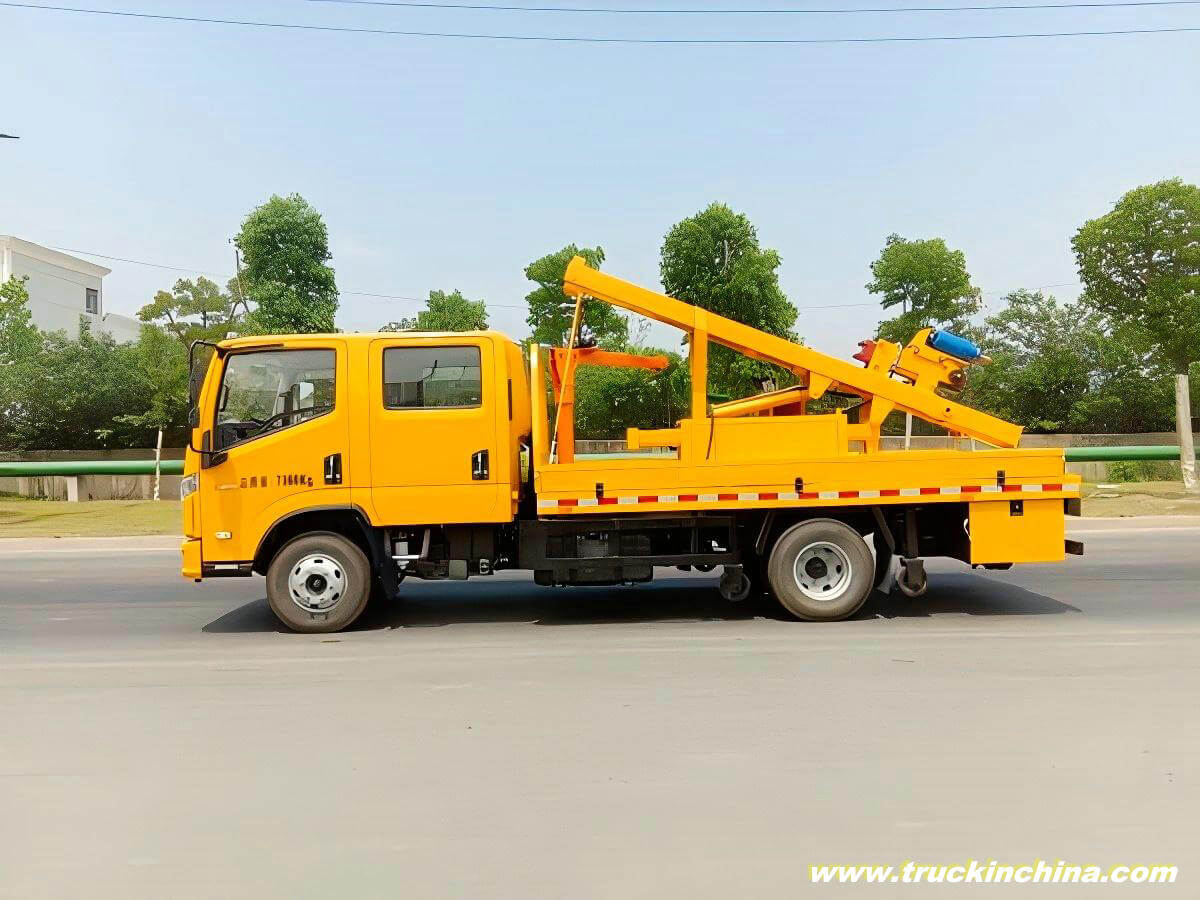 SAIC YUEJIN Piling, Pulling Guardrail Repair Trucks (3)
