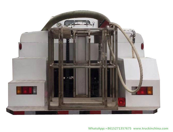 Isuzu Lavatory Service Truck Clean Water Tank 1400L Sewage Tank 2360L (Aircraft Sewage Tanker With Vacuum Pump Electric Diesel Vehicle)