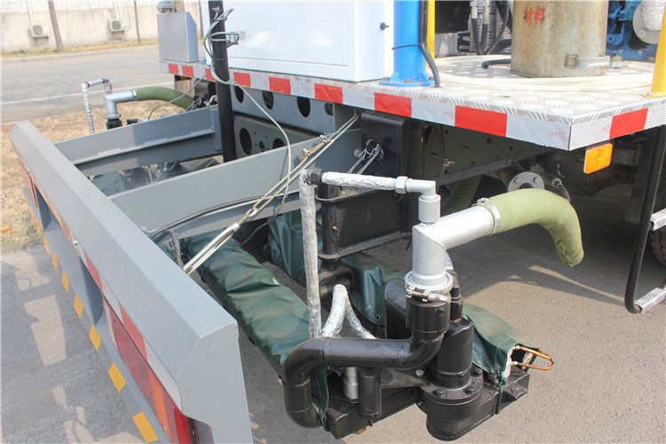 Kingrun Asphalt Distributor (8000L Asphalt Road Spraying Truck)