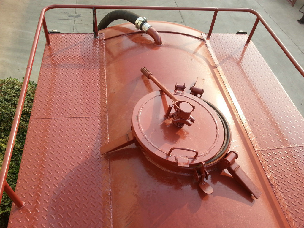 2 Axles Bulk Tanker Trailer for Transporting Wheat -Bean Grains Tank Capacity 35cbm Silo