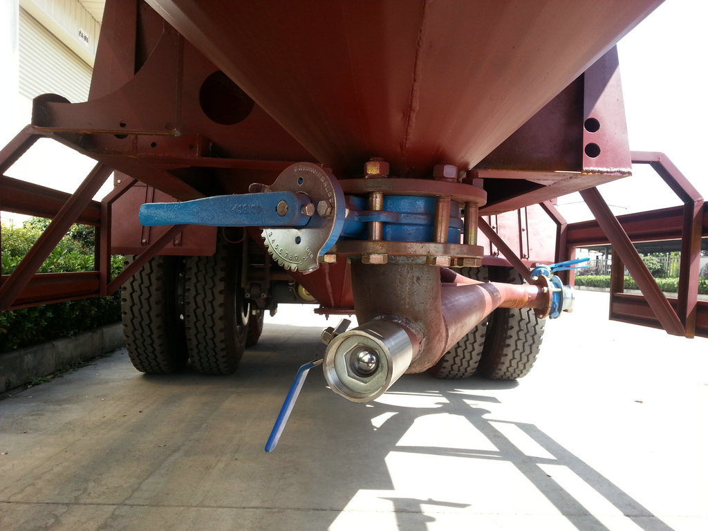 2 Axles Bulk Tanker Trailer for Transporting Wheat -Bean Grains Tank Capacity 35cbm Silo
