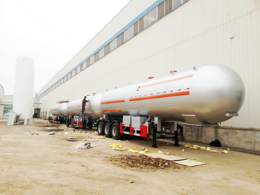 3 Axkes Liquid Ammonia Tank Trailer Pressure 2.49MPa Tank Volume 46000liters, Loading 23920K (NH3 Anhydrous Liquid Ammonia Gas)