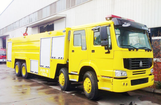 Sinotruk HOWO 8X4 Fire Fighting Truck/ Fire Engine Truck with Water 25000L Tank