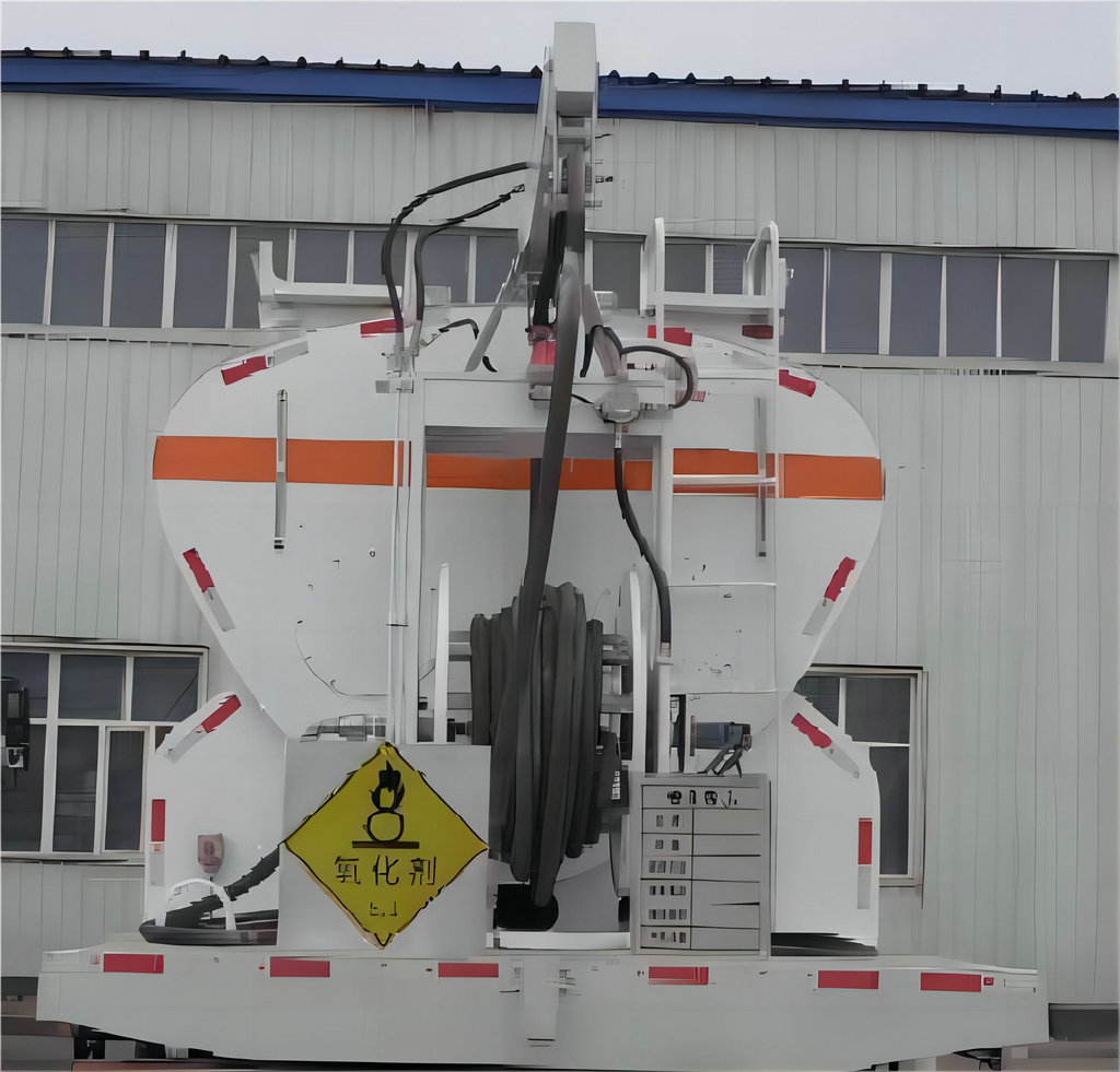 on-site mixed emulsion explosive vehicle (5)