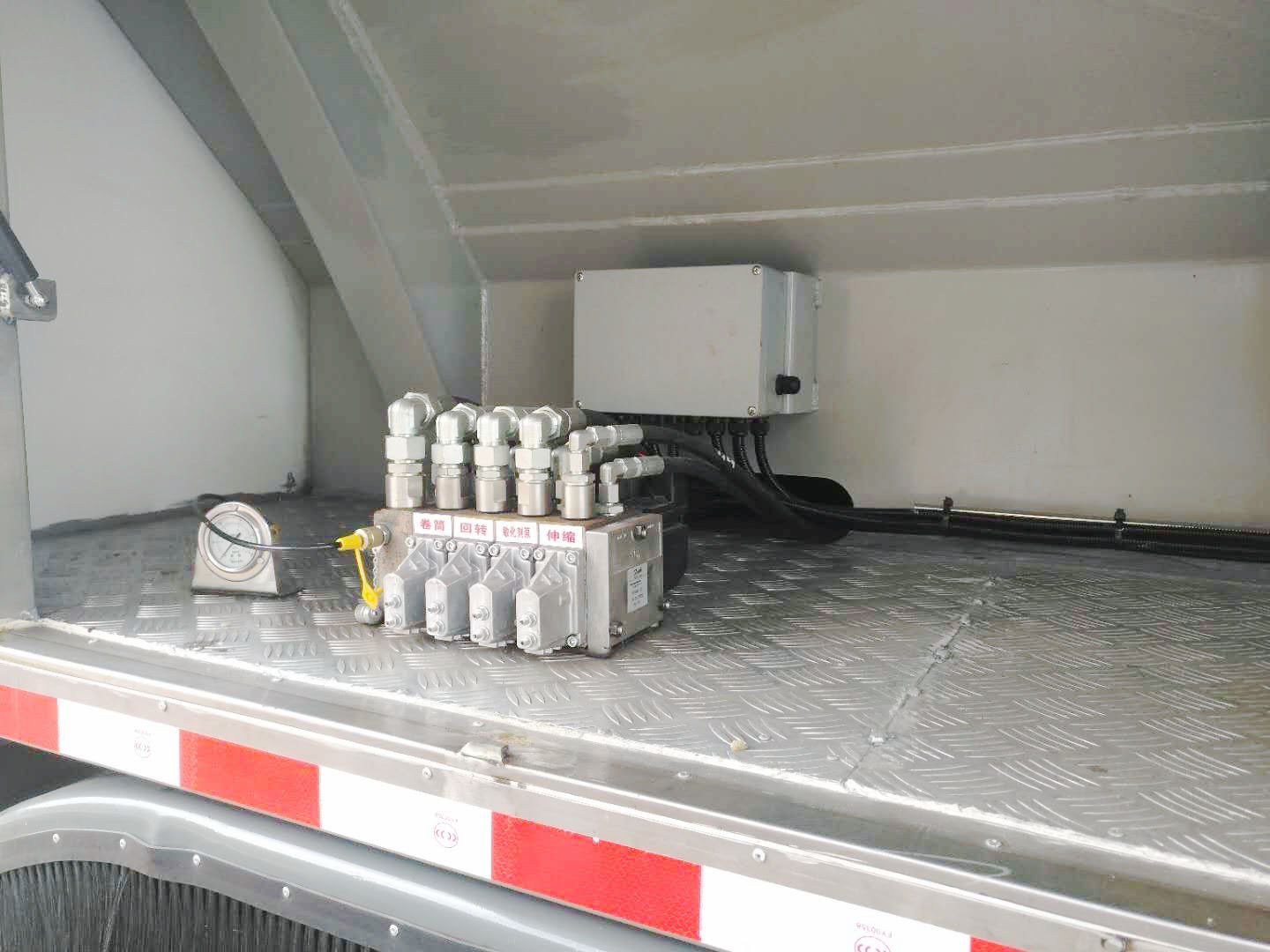 ANFO emulsion explosive Loader Bulk Trucks (3)