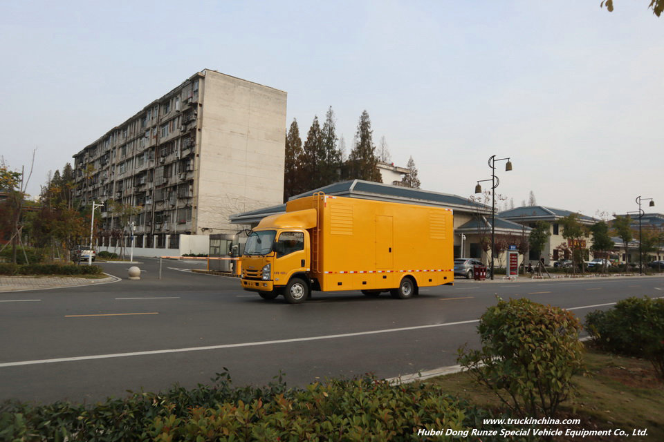 ISUZU Electric Power Supply Trucks (4)