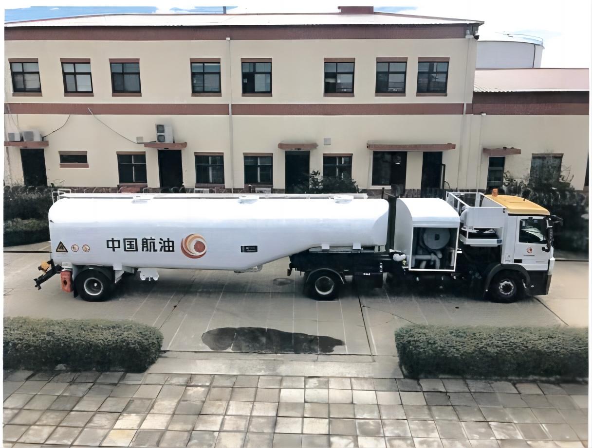 Aircraft Refueller, Aircraft Refuelling Truck (4)