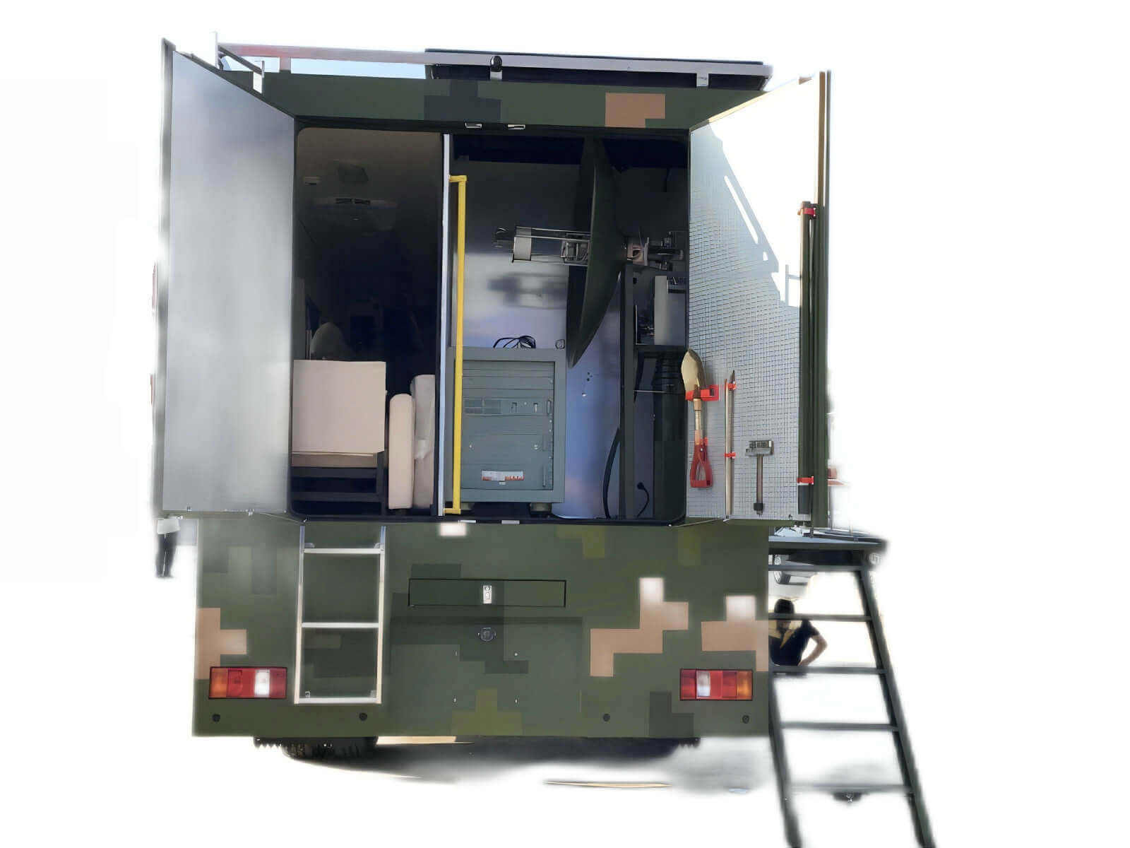 HOWO Communications Command Vehicles (2)