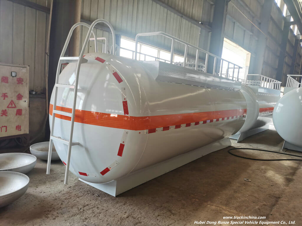 Hydrofluoric Acid transport tanker (13)