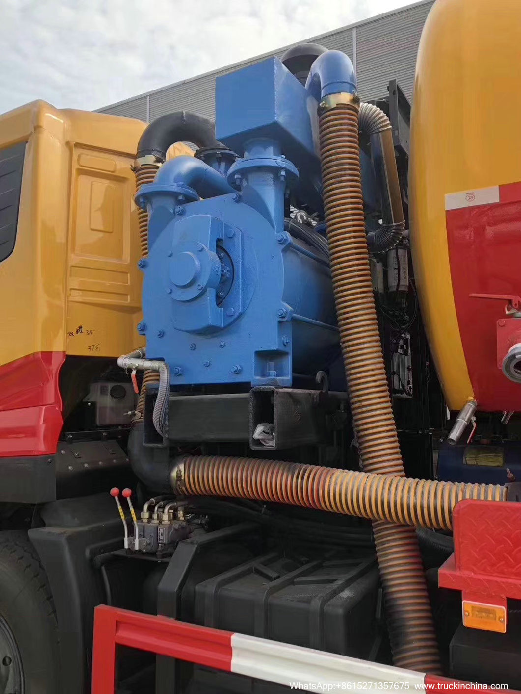 30ton Vacuum Sewer Sewage Cleaning Truck (Sewer Septic Tank High Pressure Combined Water Jetting Truck 18m3 Wast Sludge 10m3 Clean Water Tank)