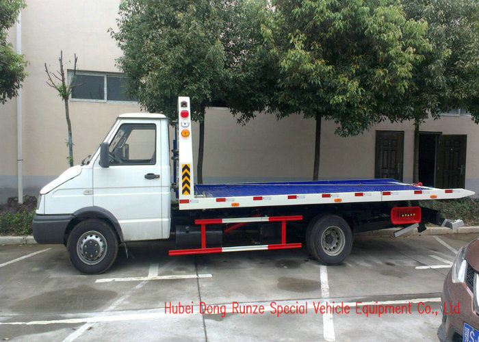 Iveco. Roll Back Flatbed Wrecker or Wheel Lift Wrecker with Broken Car Carrier for Towing Truck 5ton Optional 4X4 Offroad Awd Integrated Lift 3ton