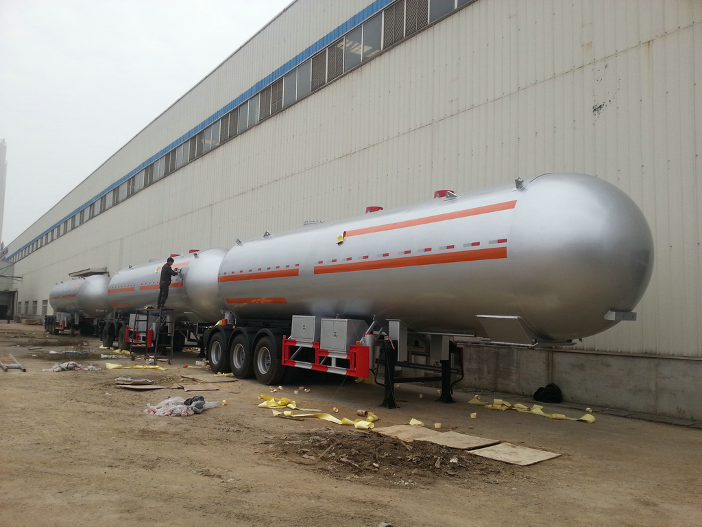 3 Axkes Liquid Ammonia Tank Trailer Pressure 2.49MPa Tank Volume 46000liters, Loading 23920K (NH3 Anhydrous Liquid Ammonia Gas)