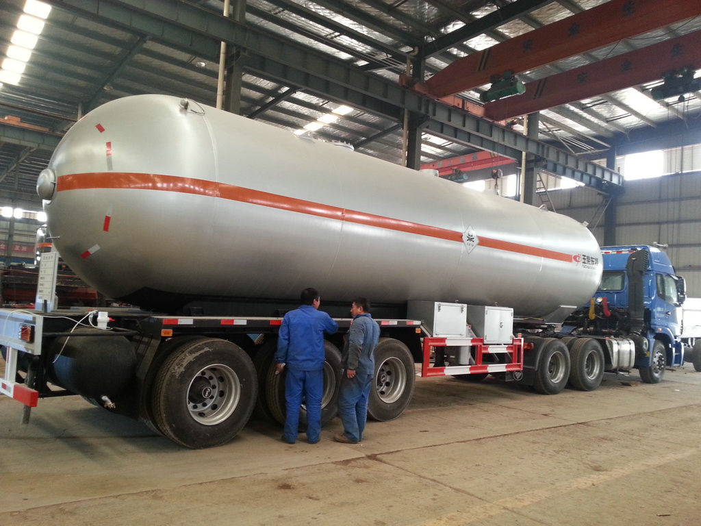 3 Axkes Liquid Ammonia Tank Trailer Pressure 2.49MPa Tank Volume 46000liters, Loading 23920K (NH3 Anhydrous Liquid Ammonia Gas)