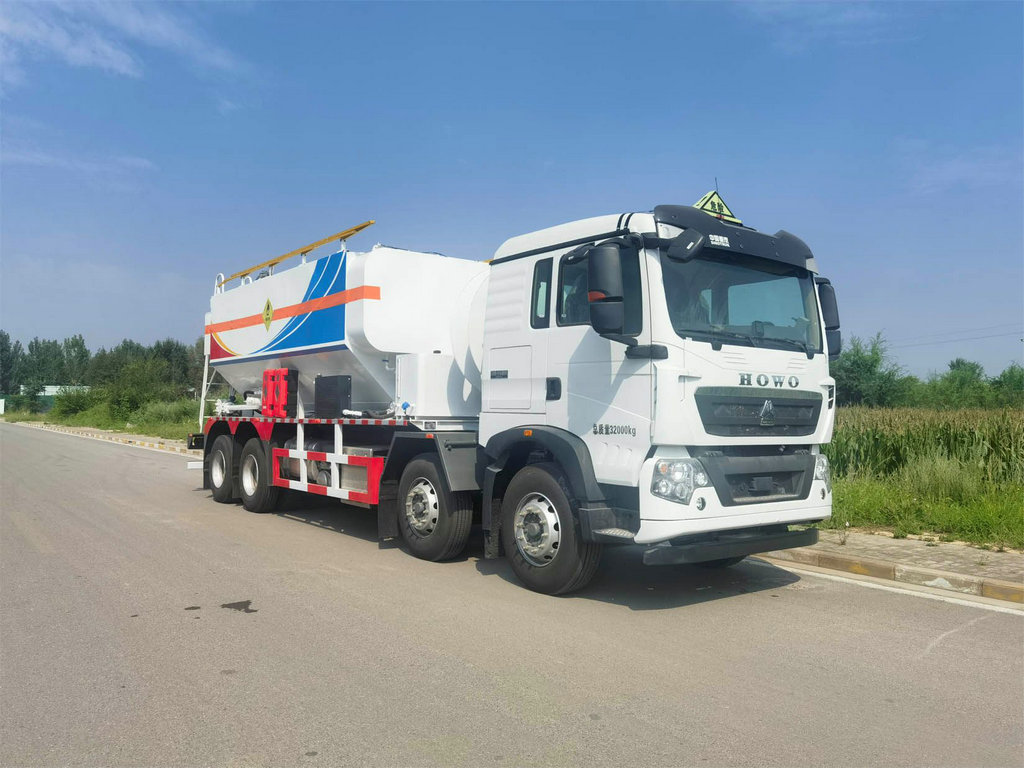 Heavy ANFO Explosive trucs (2)