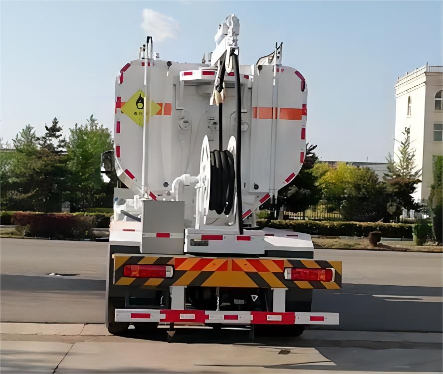 Digital Site Mixing and Charging Emulsion Explosive Trucks (5)