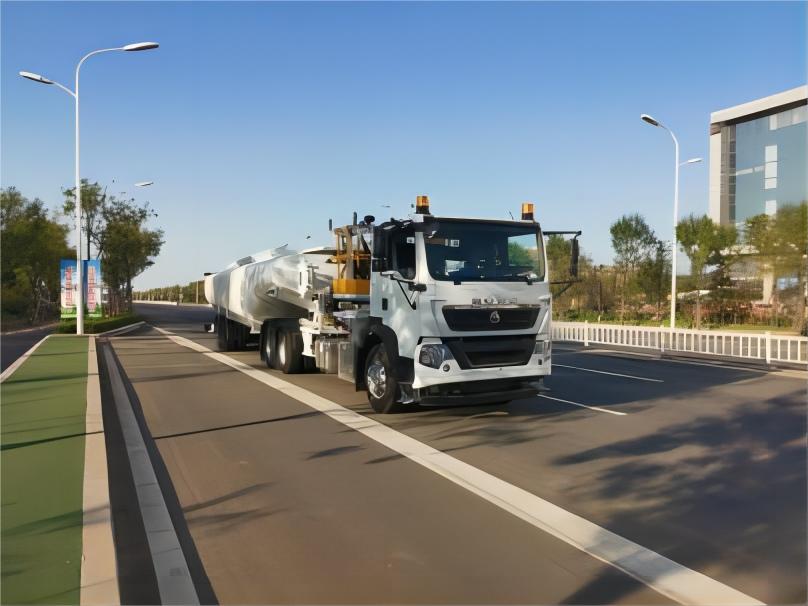 HOWO 45KL Airport Refueller Double Hose Refueling 2400L/Min 