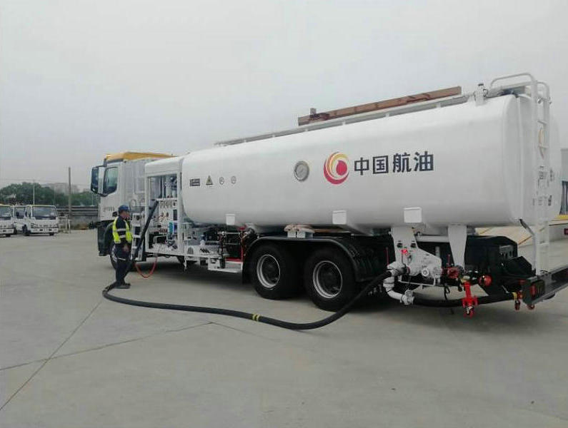 Benz Aircraft Refueler Truck (13)