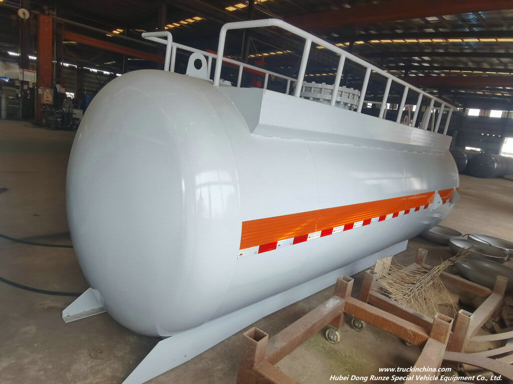 Hydrofluoric Acid transport tanker (16)
