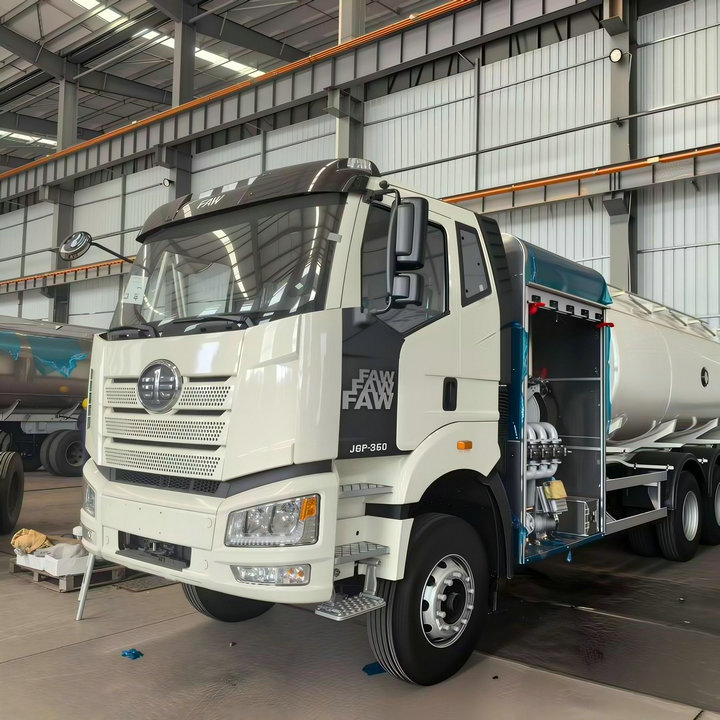 FAW truck aircraft refuelling vehicle 3(1)
