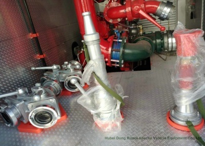 off Road 6X6 Water Tanker Fire Truck for Forest Fire Fighting 7000L (1849 Gallons)