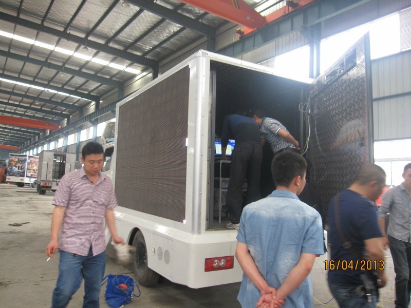Small Forland LED Truck for Outdoor LED Mobile Billboard (LED Advertising Display Truck)