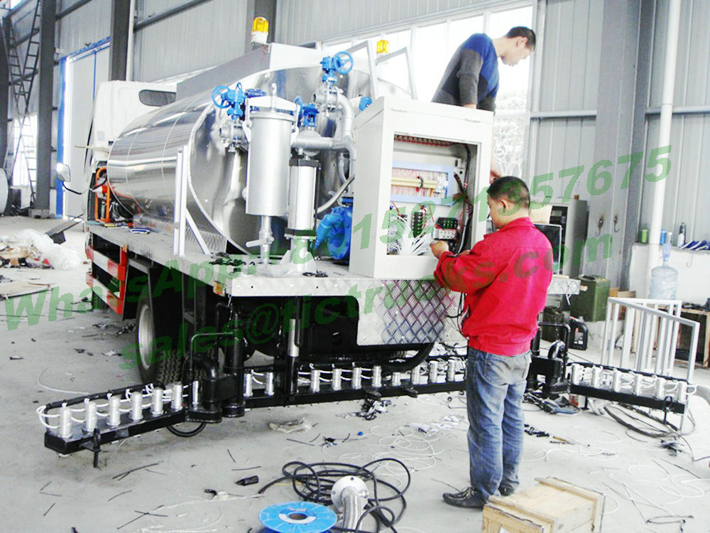 Asphalt Tank Distributor Truck 5000 Liter to 6000 Liters Bitumen 4X2