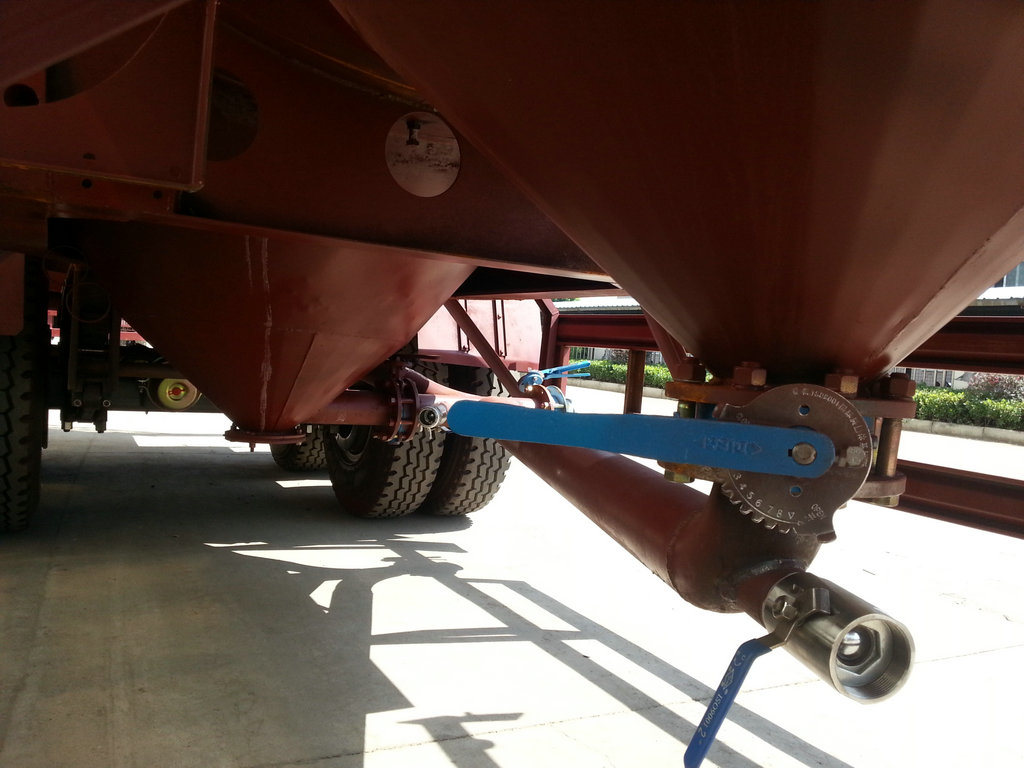 2 Axles Bulk Tanker Trailer for Transporting Wheat -Bean Grains Tank Capacity 35cbm Silo