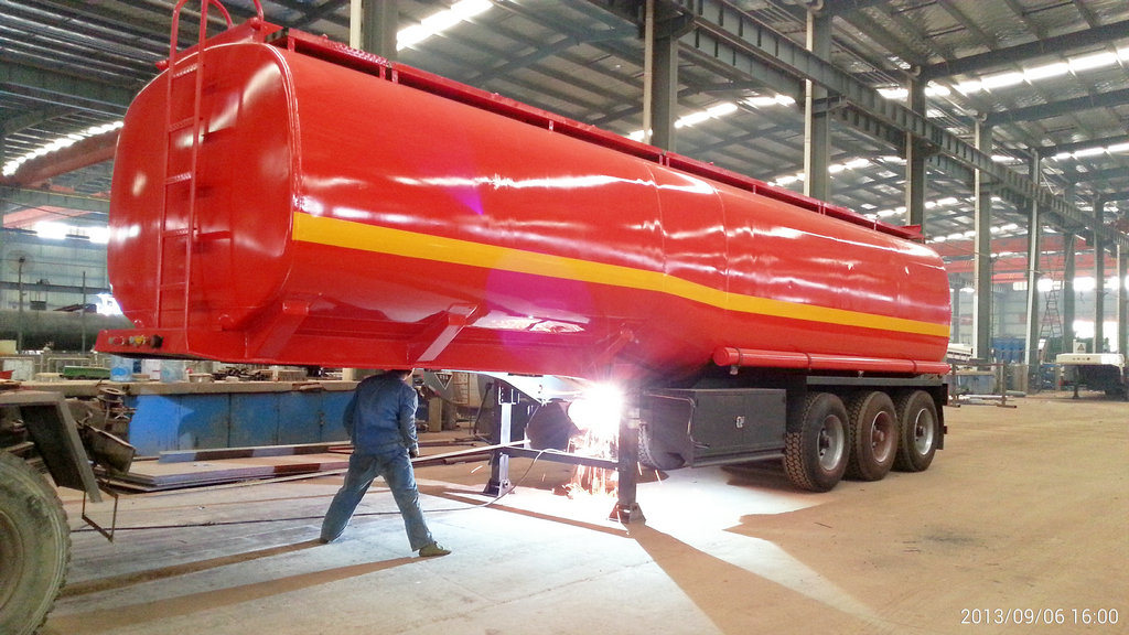 Steel Fuel Tanker Semi-Trailer 3 Axles Oil Tank Capacity 42000L to 47000L (Diesel) with BPW Axles Air Spring Single Tyer 385/65r22.5