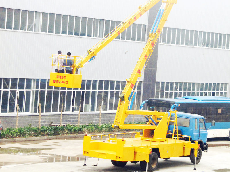 Brand Japan Crane Truck with Bucket Lift for Electric Companies with I. S. U. Z. U Engine 4kh1
