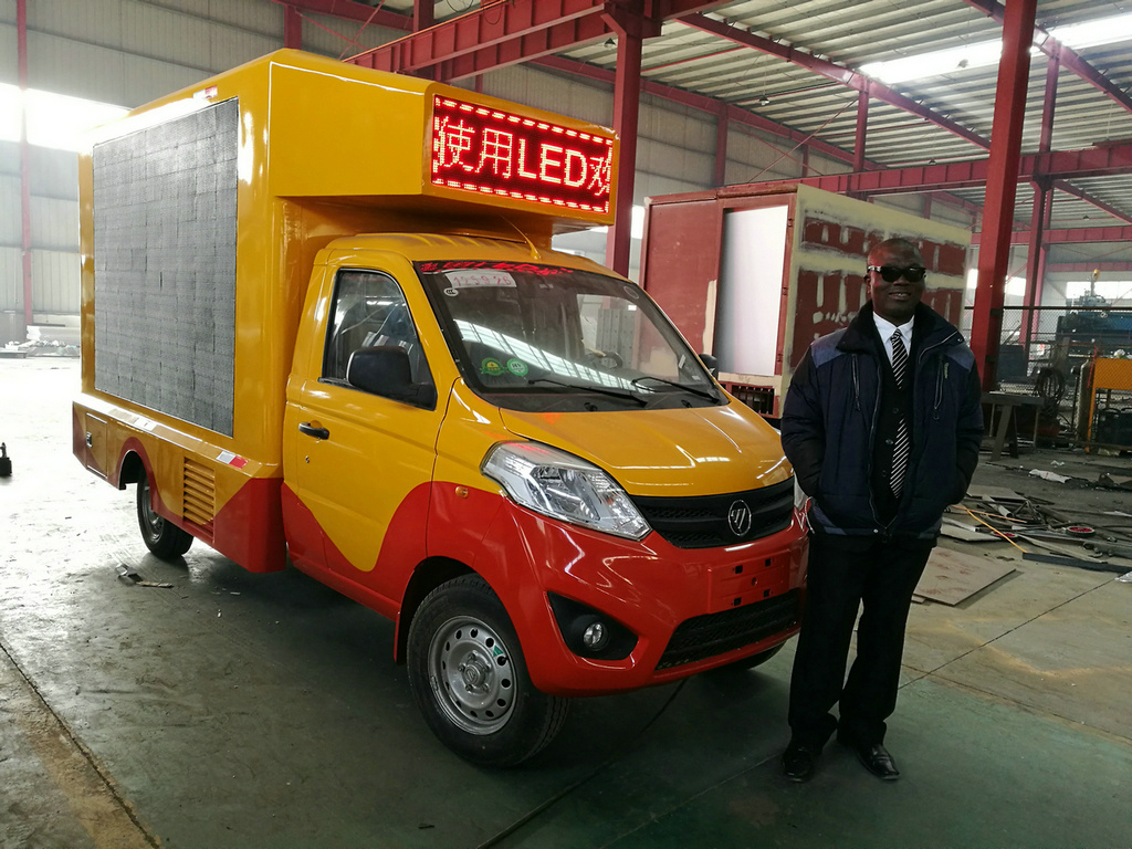 Mini P4 LED Display Truck Foton LED Billboard Van
