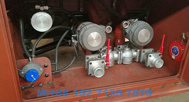 Dongfeng 4X4 Offroad Fuel Bowser for Express Refueling Fuel Diesel with Oil Tank 5000 Liters
