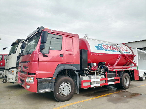 Sinotruck HOWO Vacuum Sewage Suction Septic Tank Truck (2)