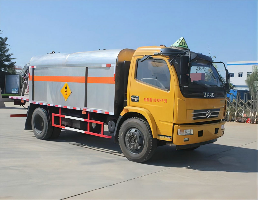 Blast Emulsion Mixing Charging Explosive Truck (4)_1