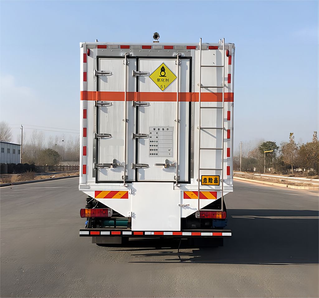HOWO on site Mixed emulsion explosive trucks (20)