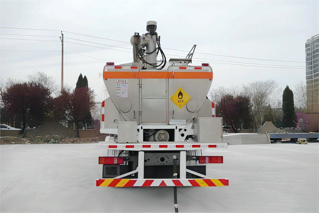 on-Site Mixed Heavy Anfo Explosives Trucks (2)