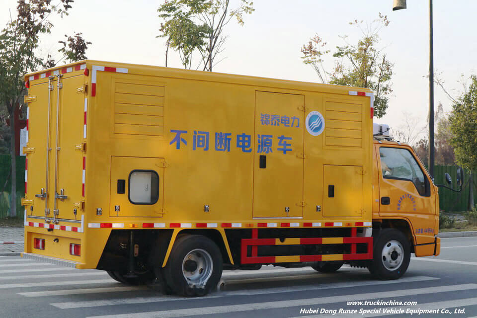 Using a Truck-Mounted Generator (7)