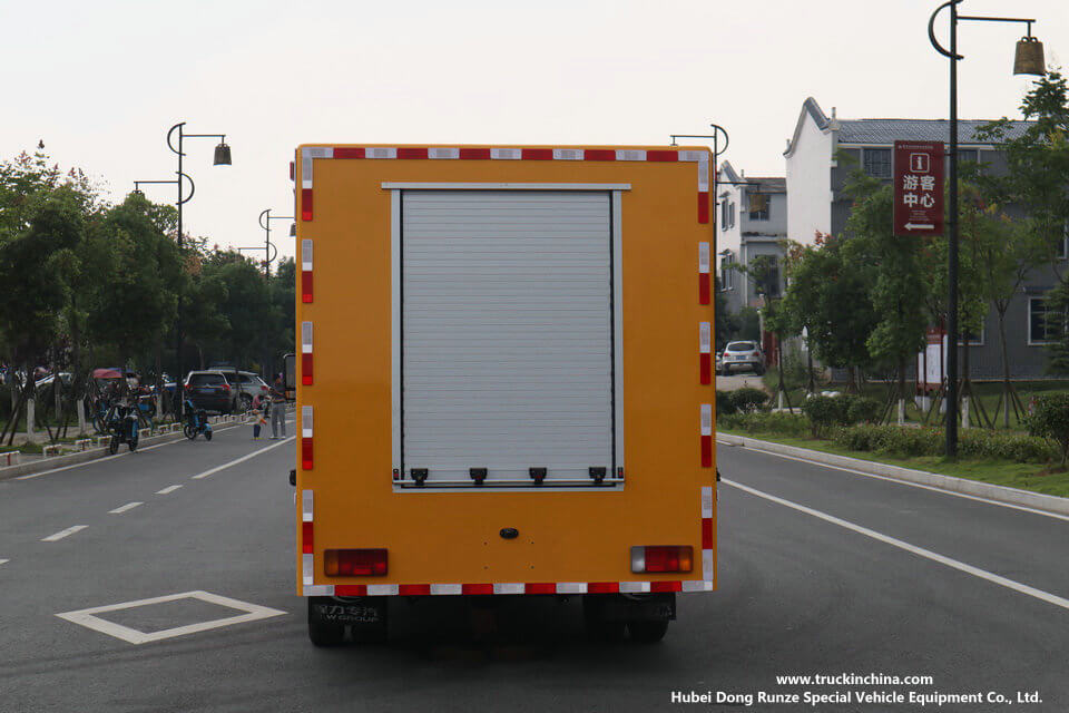 Nanjing-IVeco Engineering Rescue Truck (1)