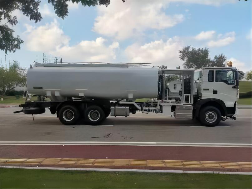 HOWO Aviation Refuelers (18)