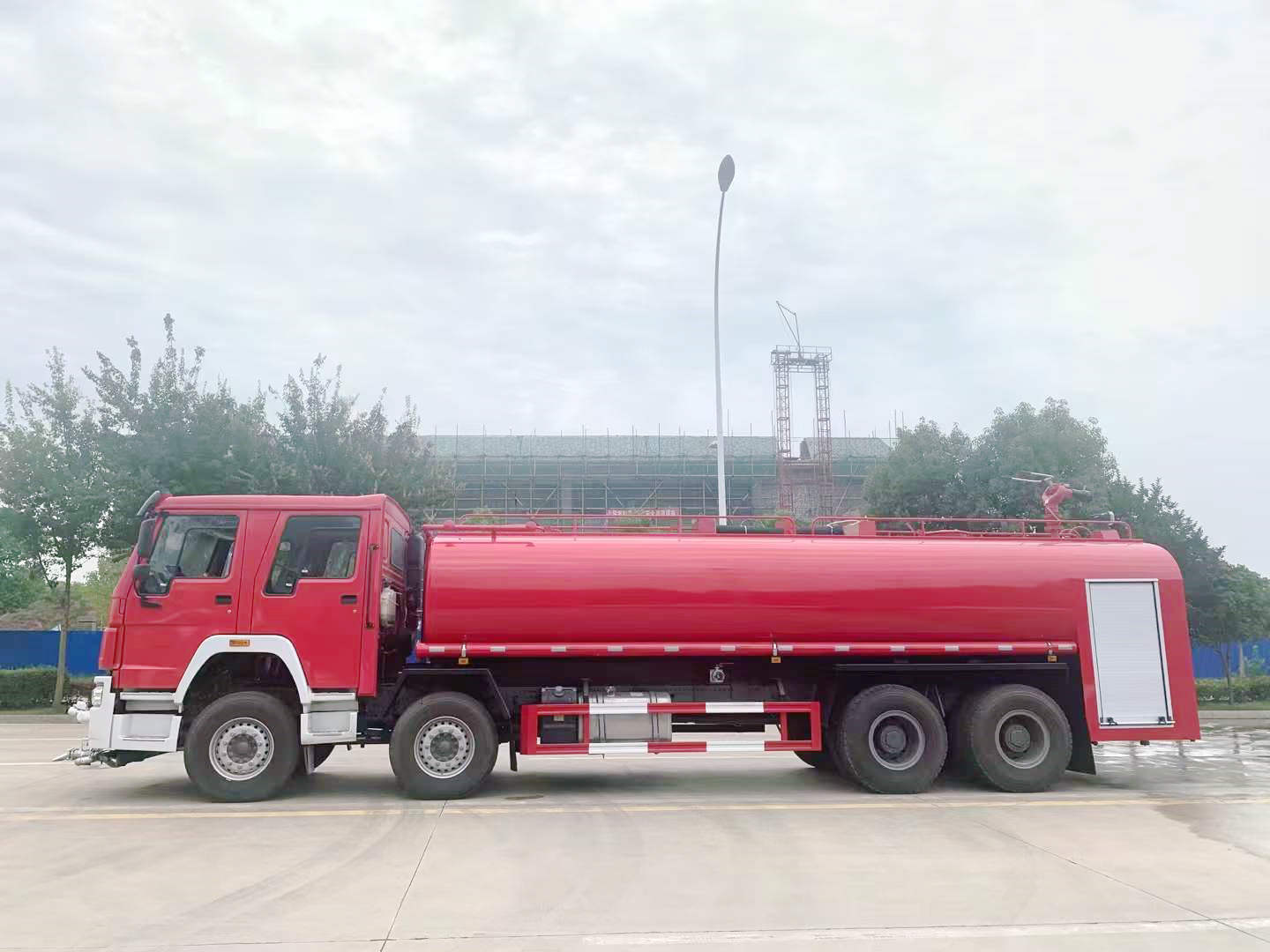 HOWO fire water tanker truck (4)
