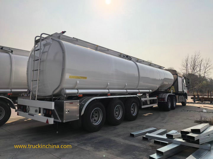 FAW HOWO DFAC Truck aircraft refuelling vehicles (7)